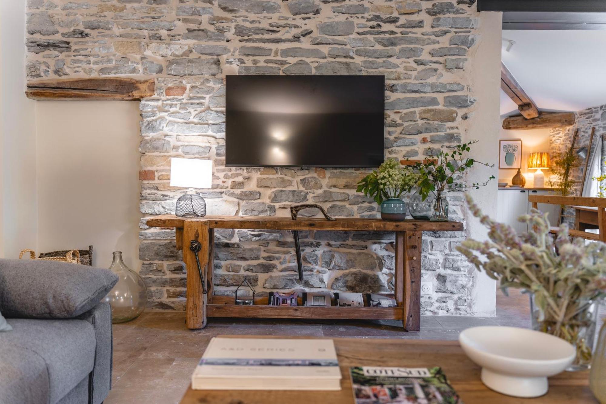 Les Terres Aoyama Hotel Saint Julien Les Rosiers Luaran gambar