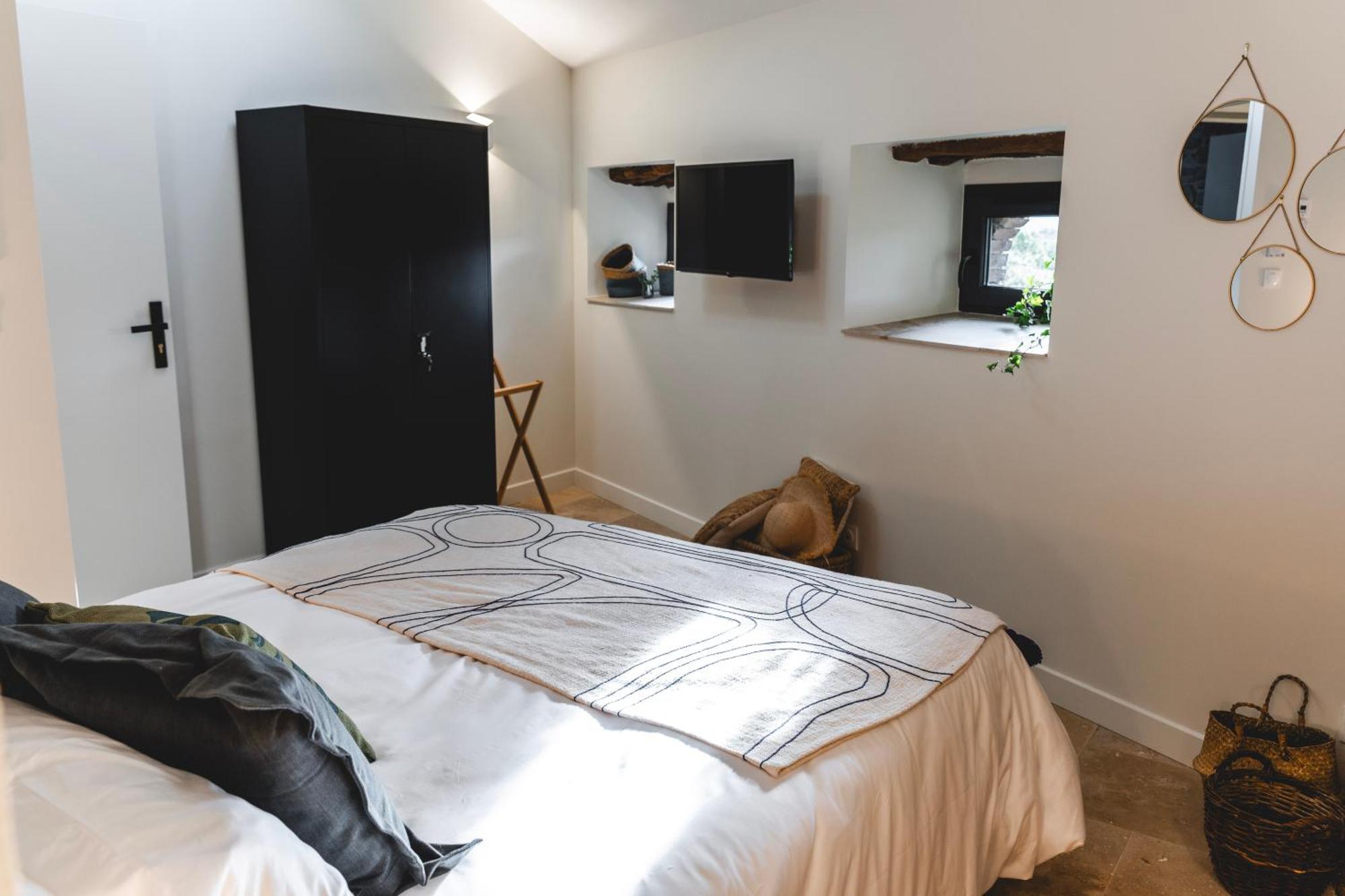 Les Terres Aoyama Hotel Saint Julien Les Rosiers Luaran gambar