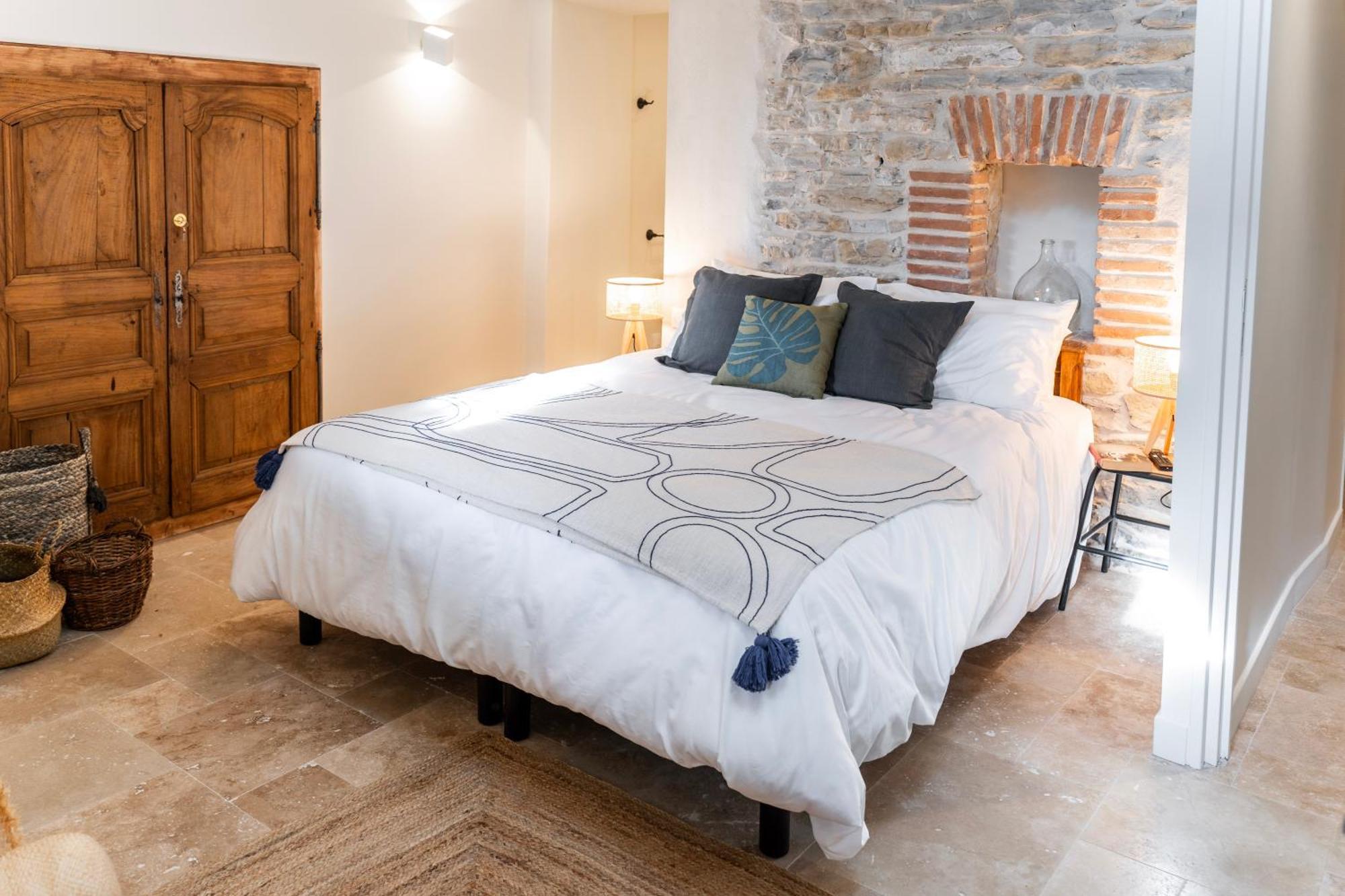 Les Terres Aoyama Hotel Saint Julien Les Rosiers Luaran gambar